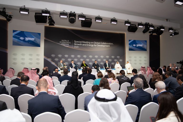 Suhail Al Mazrouei underscores UAE’s commitment to balancing economic development, environmental protection at World Economic Forum
